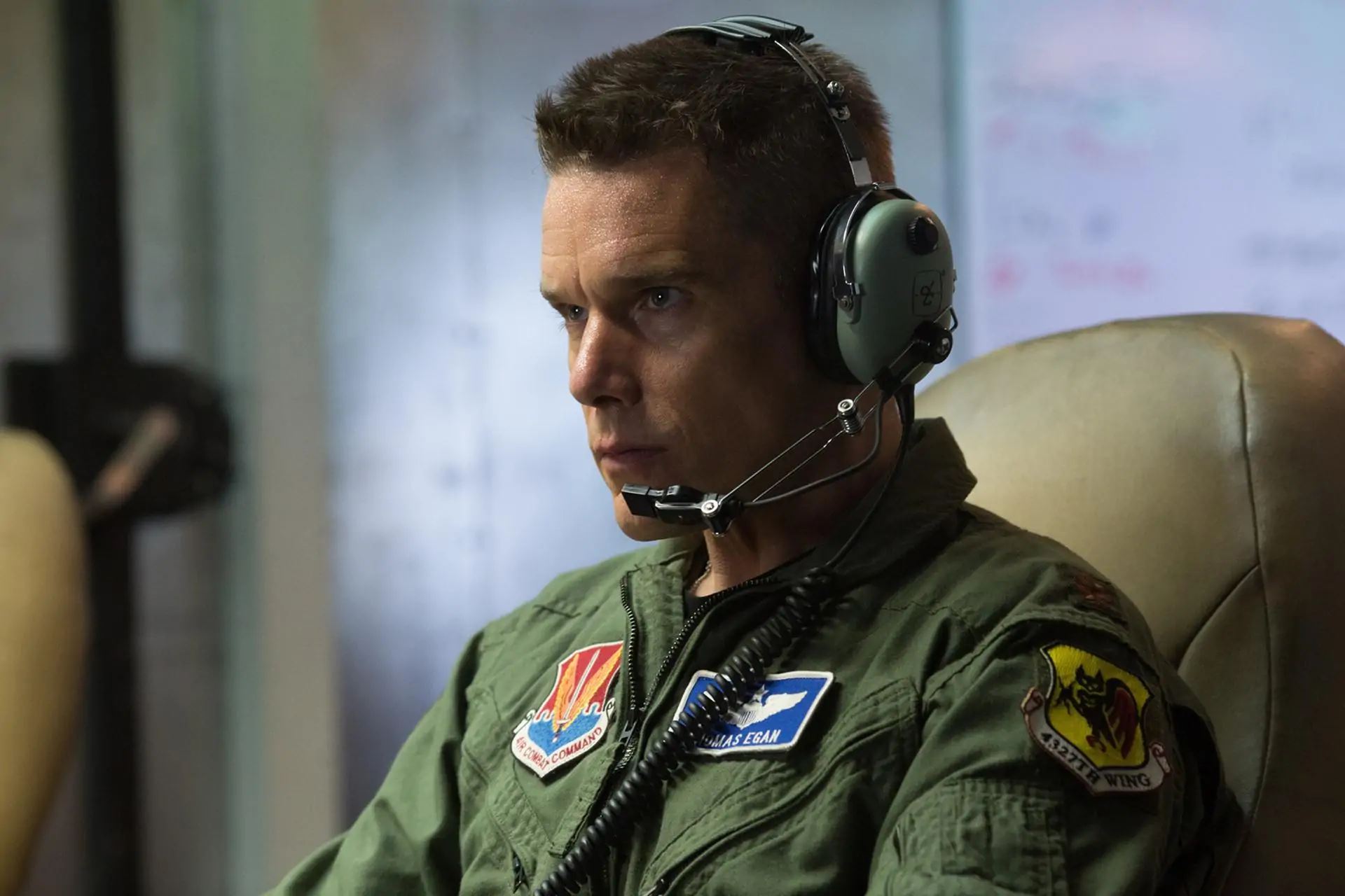 “Good-Kill”-Ethan-Hawke-interpreta-pilota-che-ora-comanda-un-drone