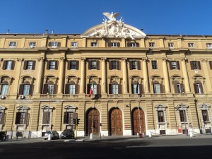 Ministro-dell-Economia-choc-giovane-dirigente-si-impicca-legandosi-con-la-cravatta-al-termosifone