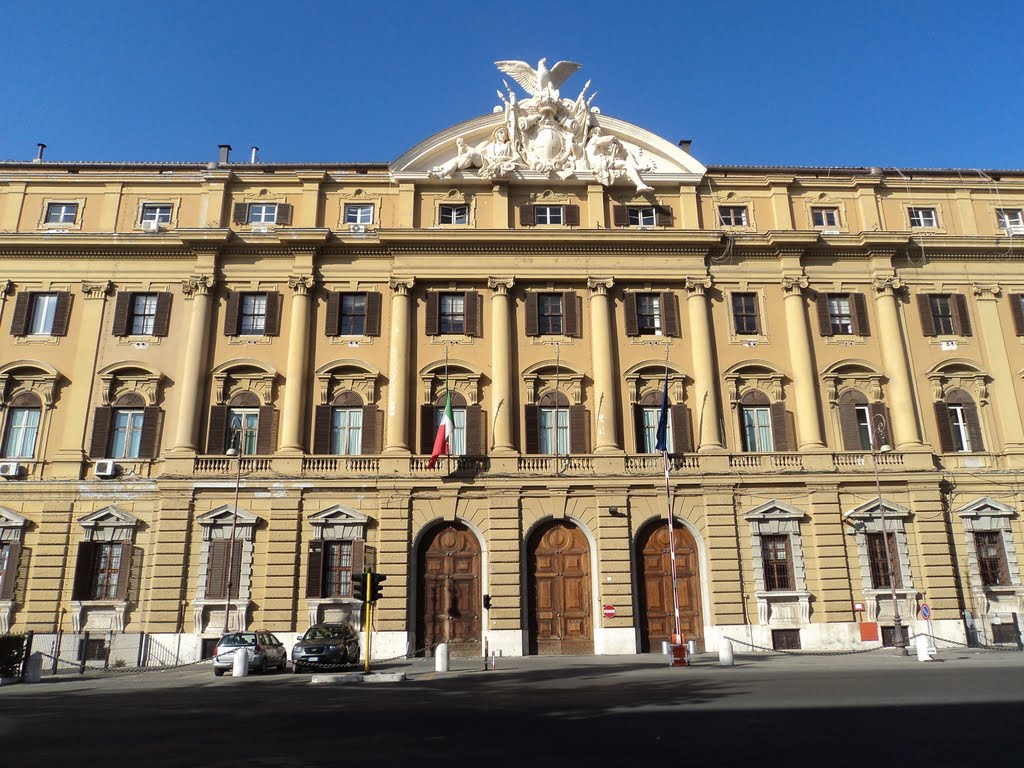 Ministro-dell-Economia-choc-giovane-dirigente-si-impicca-legandosi-con-la-cravatta-al-termosifone