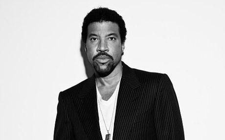 Lionel-Richie-incredibile-profezia-Miley-Cyrus-e-Justin-Bieber-finiranno-pe- essere-dimenticati