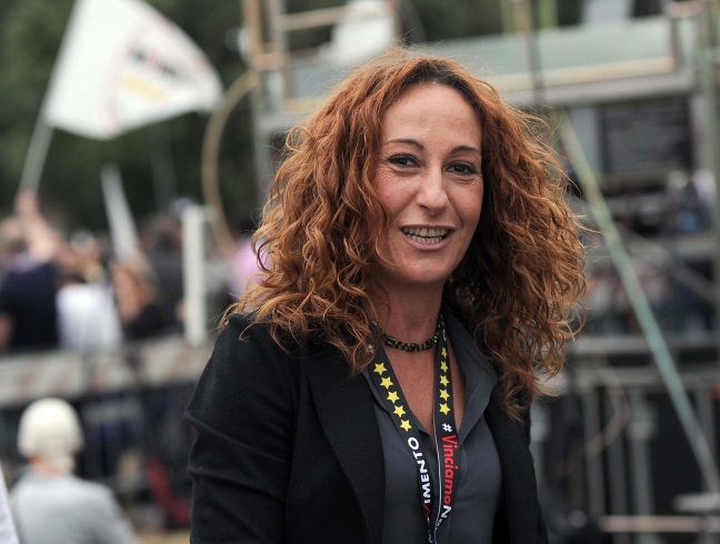 M5S-Paola-Taverna-choc-“ho-stretto-la-mano-a-Verdini-mi-sento-uno-schifo”