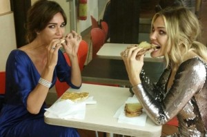 Blasi-e-Toffanin-dopo-matrimonio-Hunziker-sosta-autogrill-per-un-panino