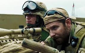 Clint Eastwood con “American Sniper” racconta la storia di un tiratore scelto