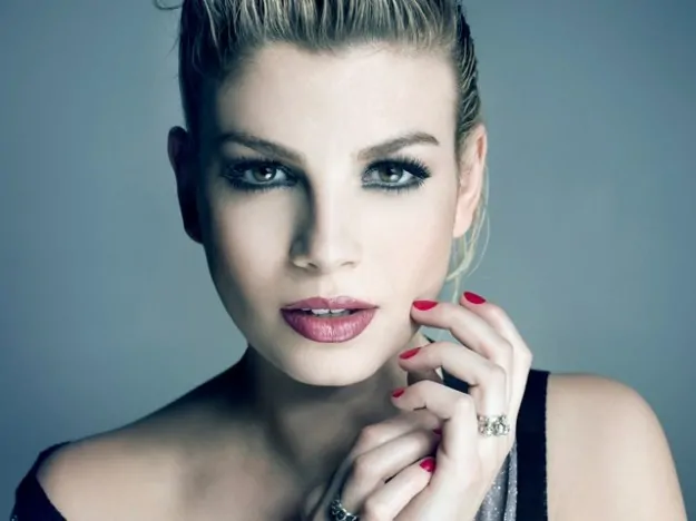 Emma Marrone dura con i suoi fan, ignoranti e cattivi, voi siete niente
