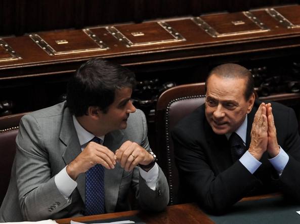 Forza-Italia-Fitto-contro-Berlusconi-in-ballo-la-leadership-del-partito