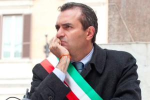 Luigi-de-Magistris- “sindaco-sospeso-liberato-ma-è-indagato-per-la-Coppa-America