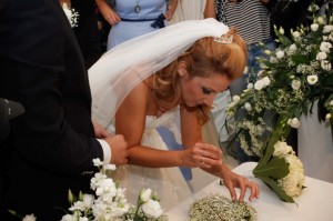 Matrimonio-in-tempo-di-crisi-una-coppia-si-sposa-al-centro- commerciale