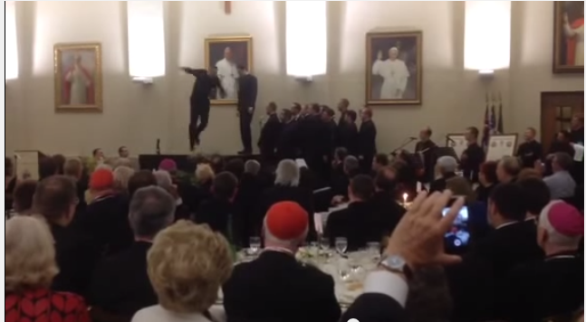 Vaticano-clamoroso-a-colpi-di-tip-tap-due-preti-si-esibiscono-durante-festa