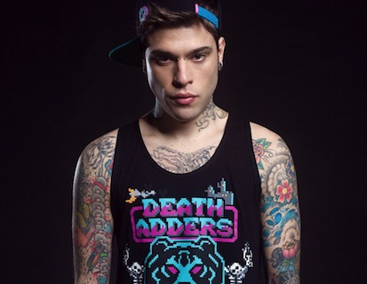 Fedez-presenta-“Pop-Hoolista”-e-dice-no-a-Renzi-e-si-a-Grillo