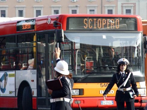 Sciopero mezzi pubblici Bari, Napoli, Milano e Roma oggi 24 ottobre: orari fermo bus e metro
