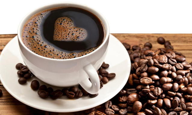 Alzheimer, tre tazzine di caffè al giorno per prevenire il morbo