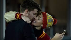 Miley-Cyrus-sexy-per-Golden-Lady-e-innamorata-di-Patrick-Schwarzenegger