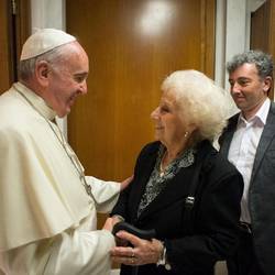 Papa-Francesco-commovente-incontro-con-esponente-“Nonne-di-Plaza-de-Mayo”