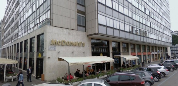 Roma-choc-al-Mc-Donald-s-zona-Eur-uomo-cerca-di-rapire-bambina