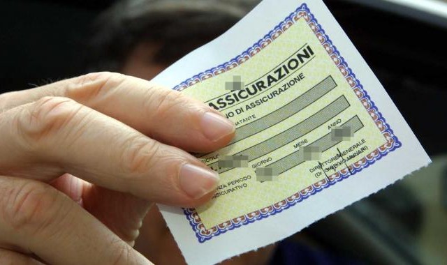 Roma-choc-vigili-urbani-circolano-con-assicurazione-auto-scaduta