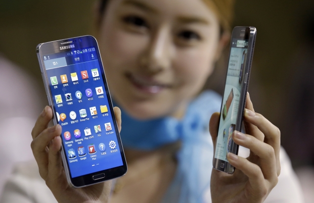 Samsung nel 2015, riduzione modelli, prezzi accessibili e display flessibili