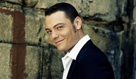 Tiziano-Ferro-racconta-la-sua-storia-nel-nuovo-album- “Tzn-The-Best-of-Tiziano-Ferro”