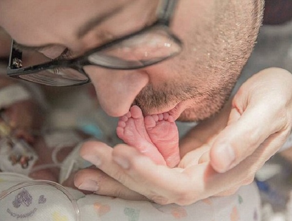 Usa-ninna-nanna-cantata-dal-padre-al-figlio-in-punto-di-morte