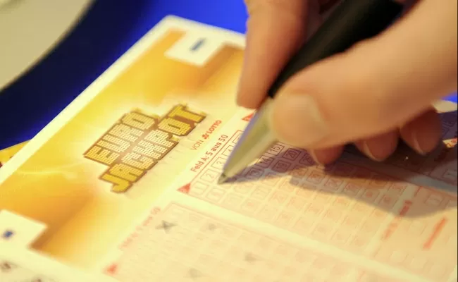 Gioco-d-azzardo-un-giovane-su-due-gioca-al-Gratta-e- Vinci-e-scommette