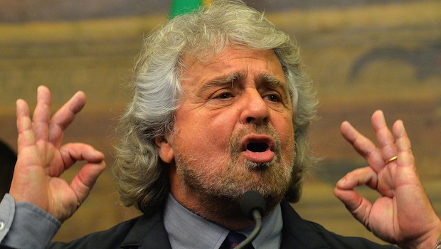 Il controdiscorso di Grillo: “Fuori dall’euro e reddito di cittadinanza”