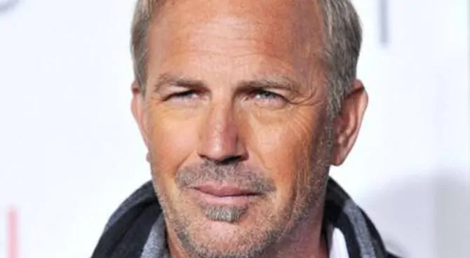 Kevin-Costner-l-attore-di-Balla-coi-lupi-ha-60-anni