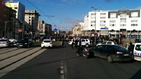 Parigi-panico-in-un-ufficio-postale-un-uomo-armato-sequestra-due-ostaggi
