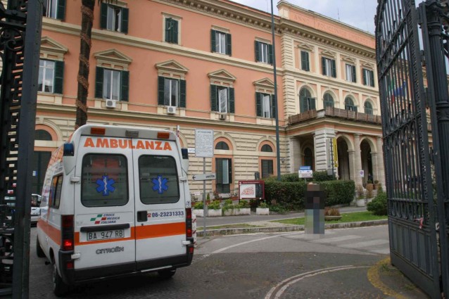 Roma-uomo-si-suicida-in-ospedale-alla-presenza-della-figlia