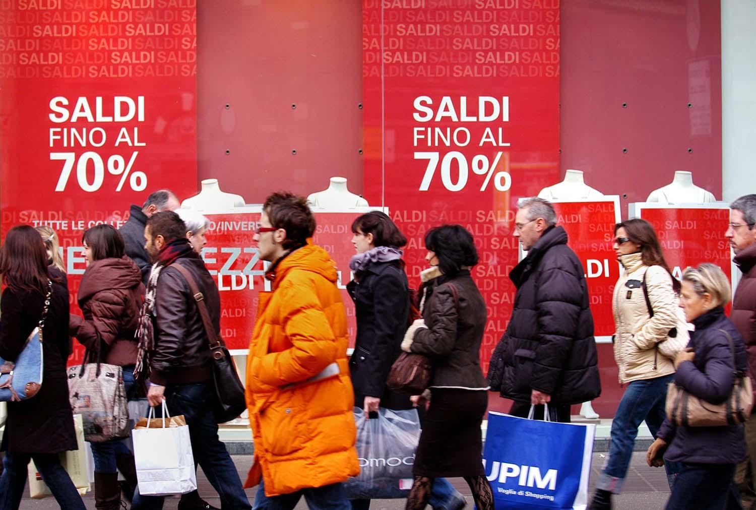 Saldi invernali 2015 oggi Campania e Basilicata da domani in tutta