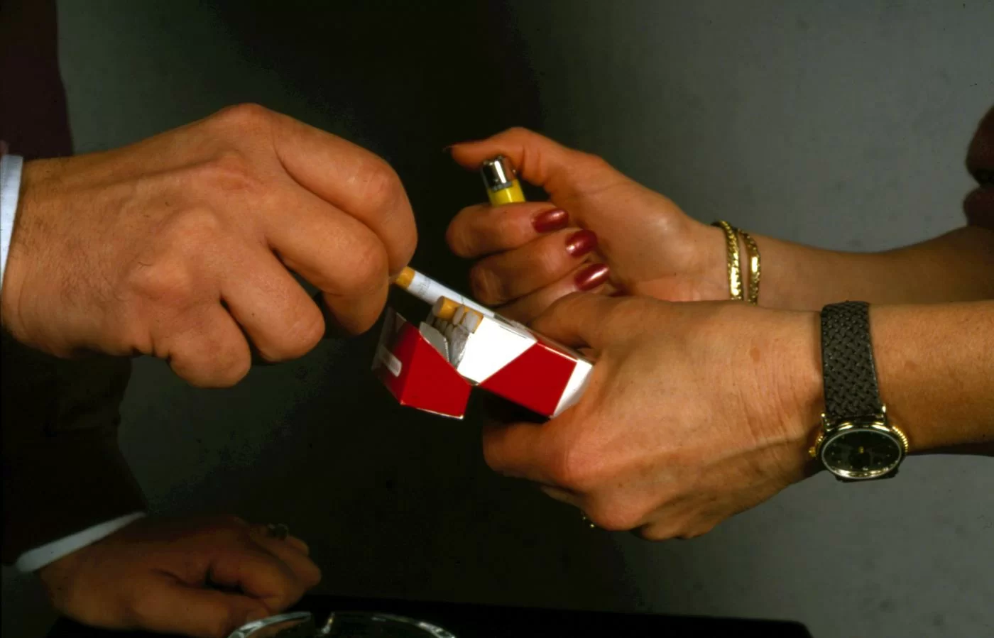 Stangata-per-fumatori-le-sigarette-sono-aumentate-di-20-centesimi