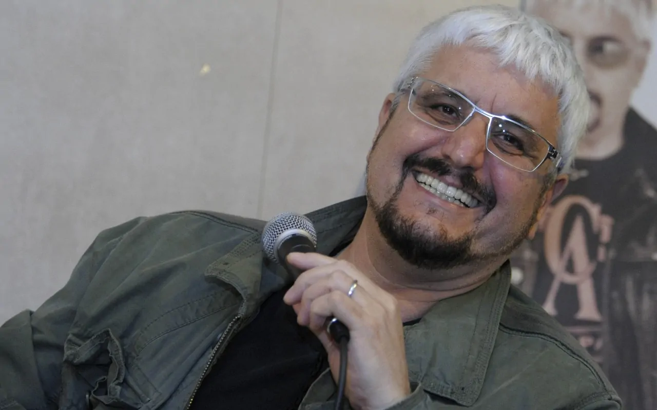 Pino-Daniele-commozione-a-Piazza-Plebiscito- per-ultimo-omaggio