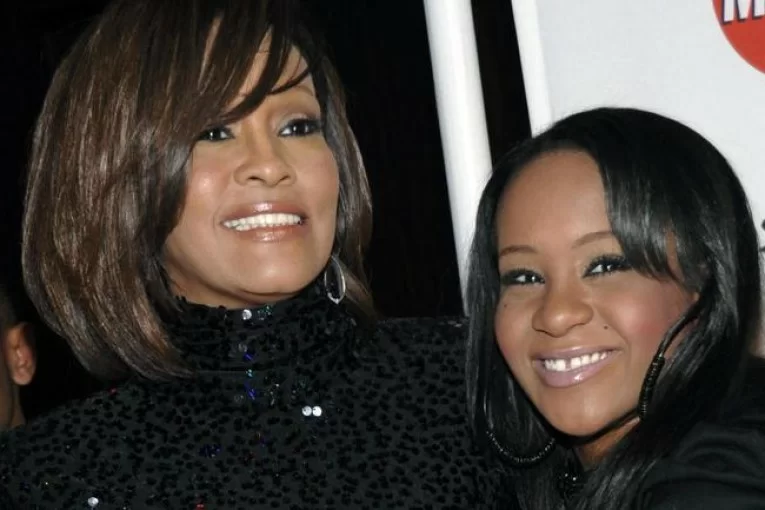 Bobbi-Kristina-figlia-di-Whitney-Houston-per-i-medici-è-cerebralmente-morta