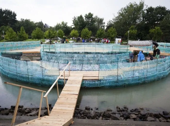 Timisoara-realizzato-il-ponte-con-bottiglie-di-plastica-più-lungo-della-Terra