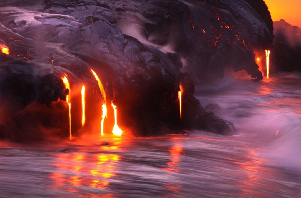 Cile massima allerta per la fuoriuscita di lava da vulcano Villarica