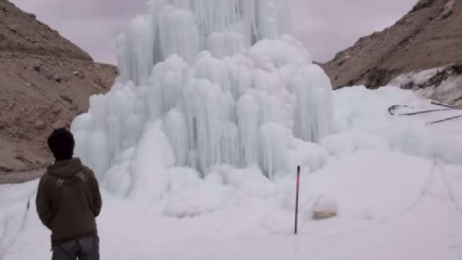 Himalaya, piramide di ghiaccio artificiale contro la sete