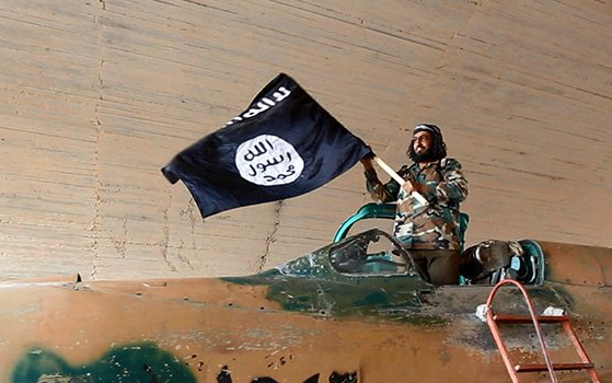 Isis, fuga dalla città di Derna in Libia