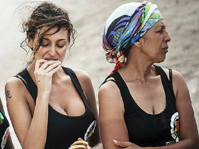 Isola-dei-Famosi-Cecilia-contro-Rachida-in-difesa-della-Buccino