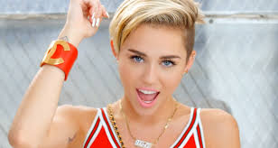 Miley Cyrus in sala d’incisione per nuova canzone