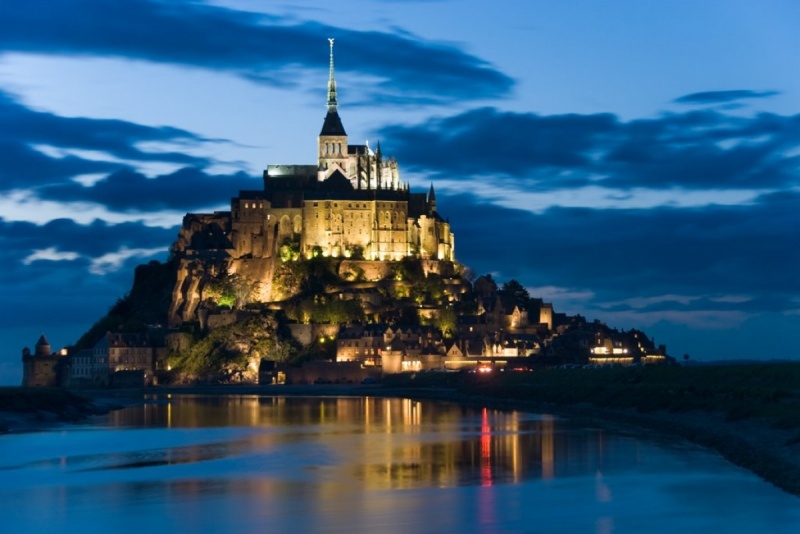 Mont Saint Michel grande spettacolo con la marea del secolo