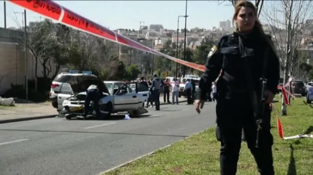 Terrore-a-Gerusalemme-terrorista-si-lancia-con-auto-contro-la-polizia
