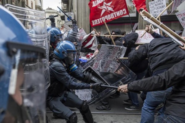 Torino-scontri-a-manifestazione-Lega-Nord-Salvini-clima-indegno