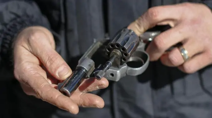 Usa-bambino-con-una-pistola-spara-al-fratello-di-18-mesi