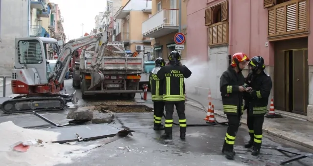 Barletta-fuga-di-gas-esplode-parrucchiere-un-morto-e-tre-feriti