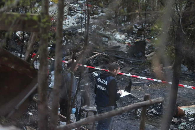 Roma-incendio-campo-rom-della-Magliana-morto-un-rumeno