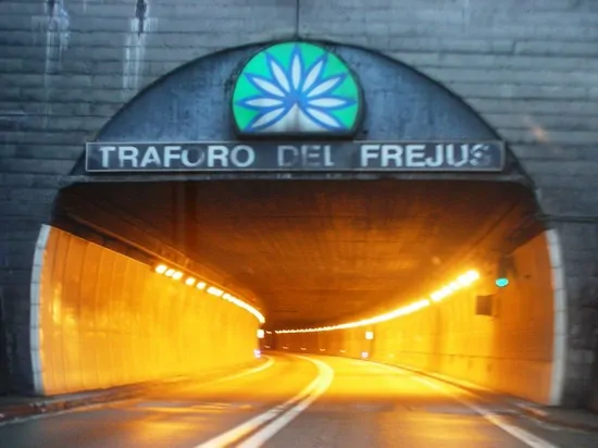 Torino-uomo-scappa-in-Francia-con-il-neonato-di-15-giorni