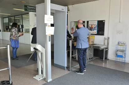 Lodi-una-donna-entra-con-un-coltello-in-tribunale-voleva-aggredire-un-pm