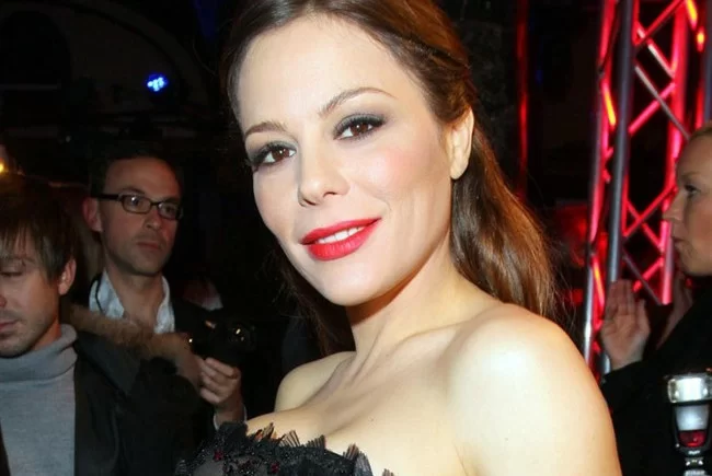 Pechino Express alla conduzione Naike Rivelli tra i concorrenti la Barale