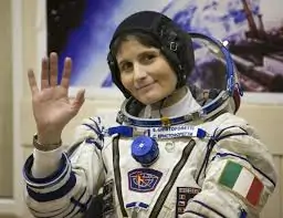 Samantha Cristoforetti legge una favola dallo spazio per-augurare-la-buona-notte