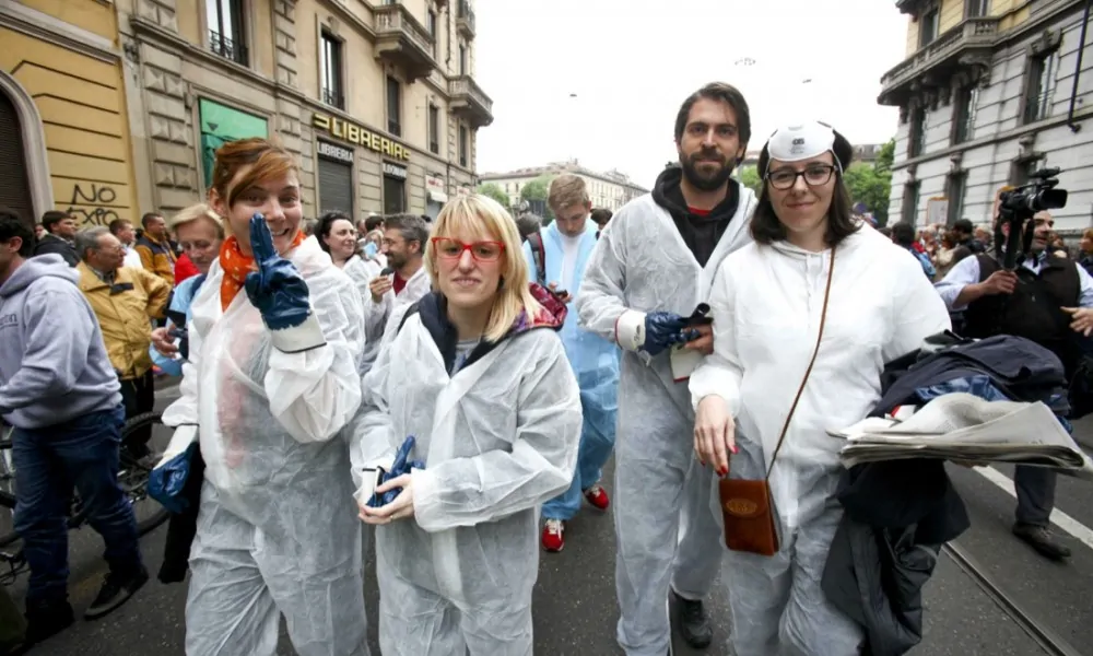 “Nessuno-tocchi-Milano”-in-migliaia-sfilano-contro-black-bloc