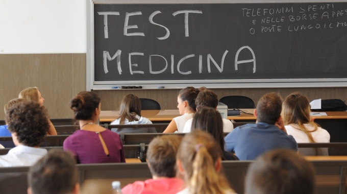 Test di medicina 2015: polemiche per i mille posti in meno