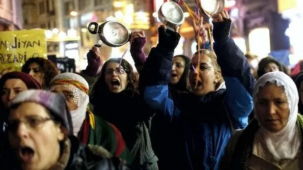 Turchia picchia la moglie si fa male alla mano, il giudice condanna lei